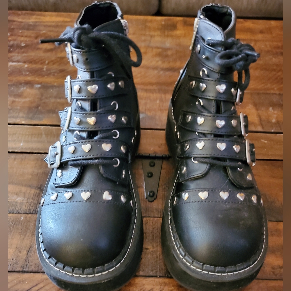 Demonia Emily-315 boots
